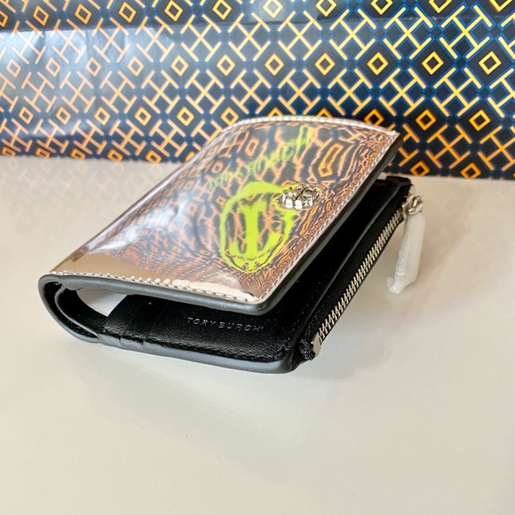 🍀NEW🍀🌈Tory Burch Robinson Mirror metallic mini wallet/silver - Picture 2 of 8
